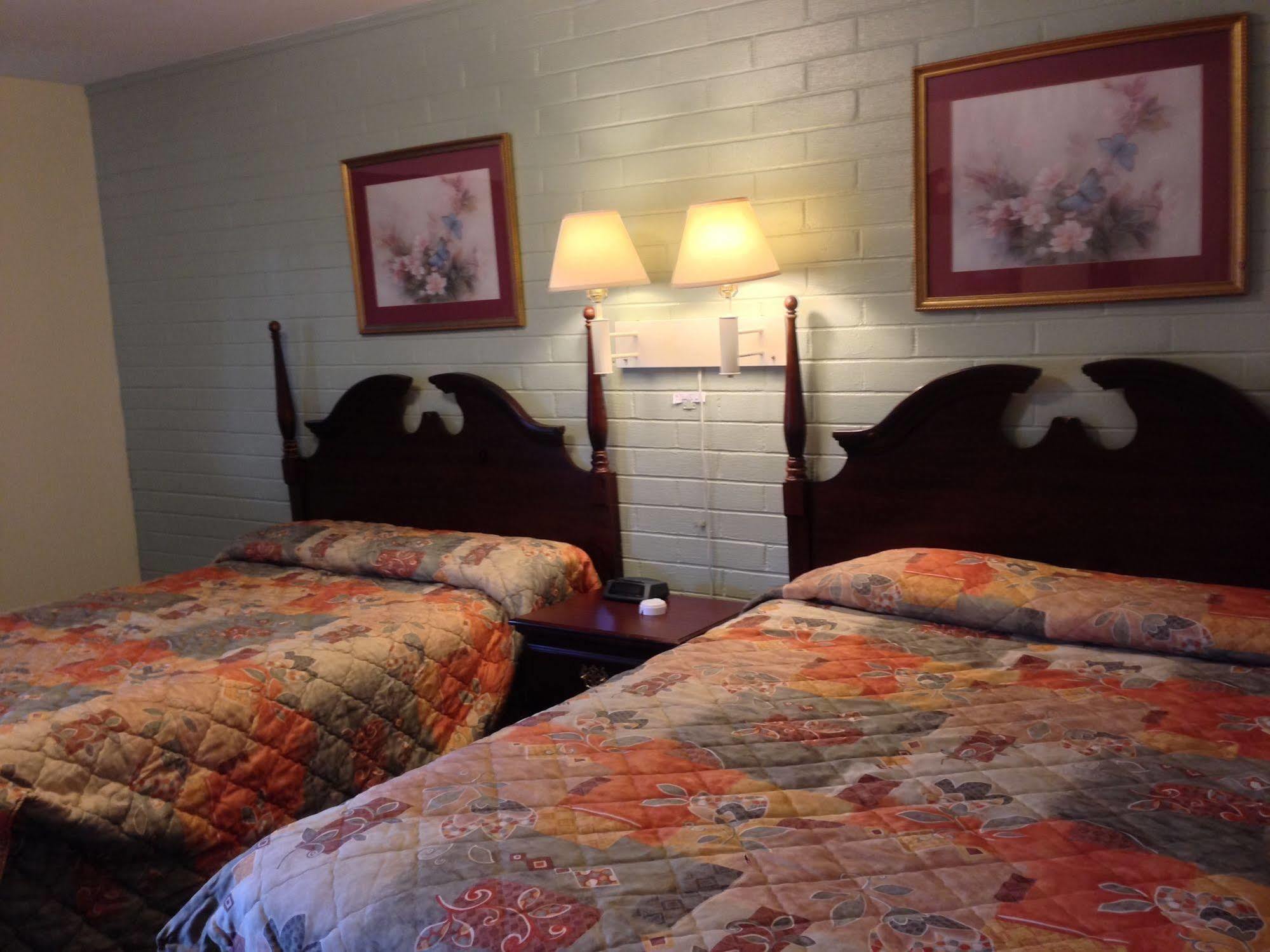 Villa Rosa Motel Painesville Экстерьер фото