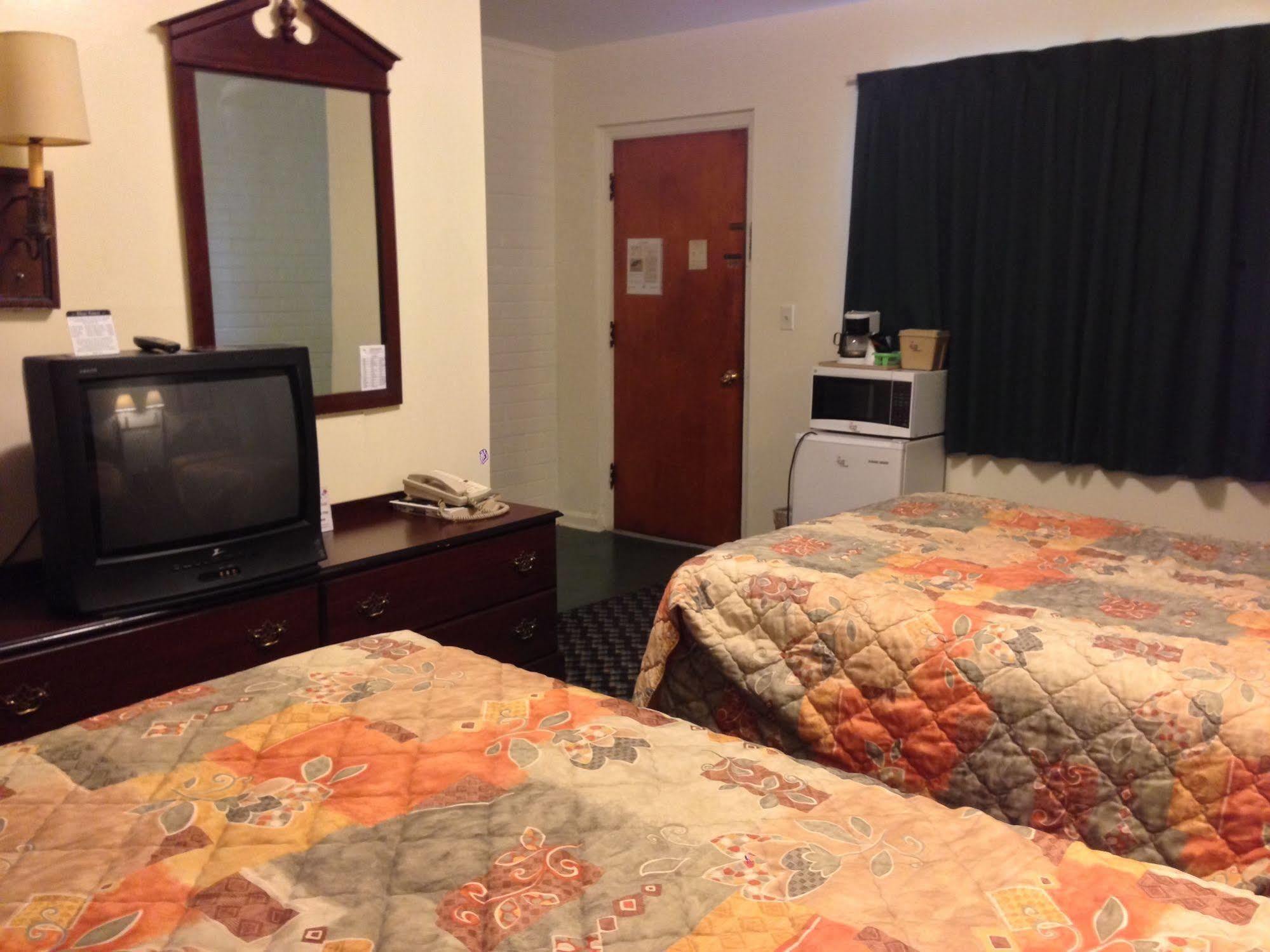 Villa Rosa Motel Painesville Экстерьер фото
